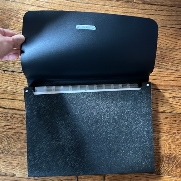 Staples 13 Pocket File. New. Never used. - Picture 4 of 5